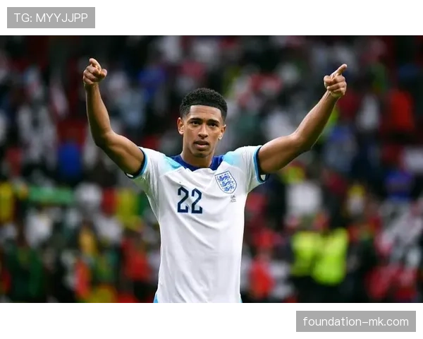 贝林厄姆穿得比明星还贵，球场上看似随意，钱包却不含糊！